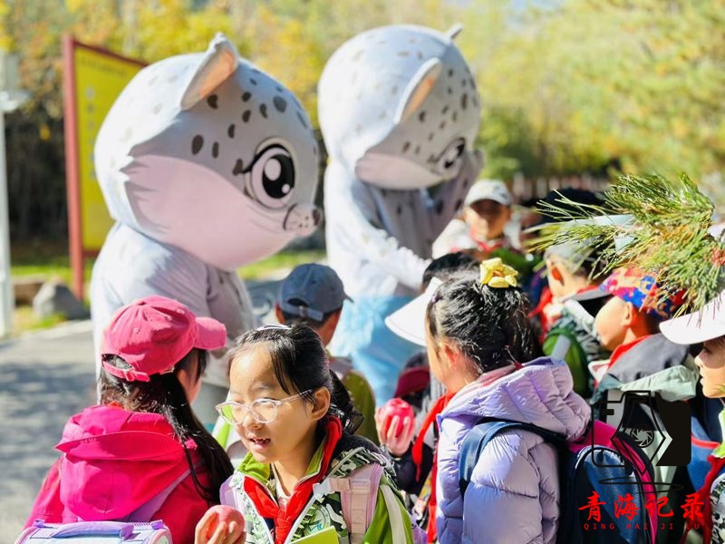 西宁市南山路小学研学活动：实地探访青藏高原动物园 激发学生生态保护热情