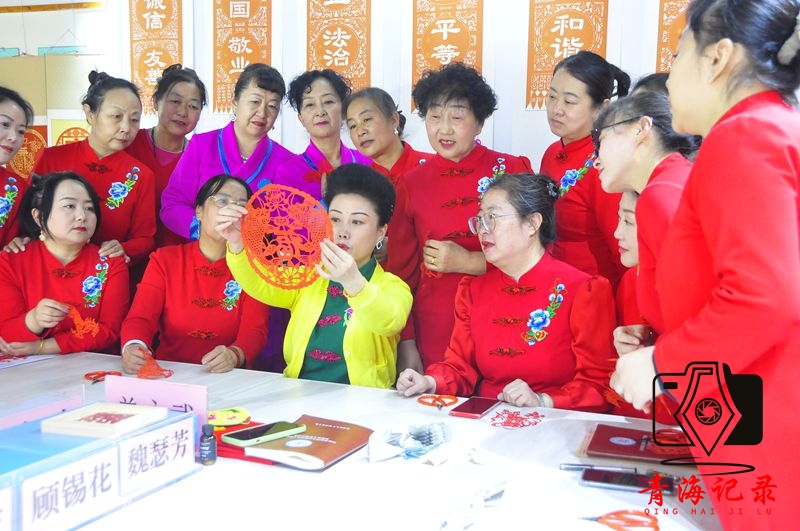 指尖传非遗 匠心育新人 —— 西宁兰花花指尖飞武教师团队开展开学前非遗教学培训