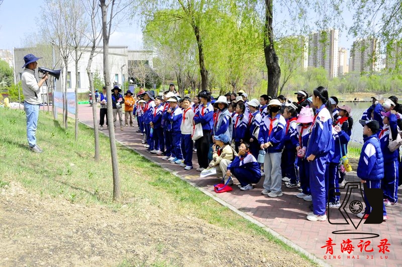 西宁市虎台小学湟水湿地研学种花：播撒绿色希望，共筑生态家园
