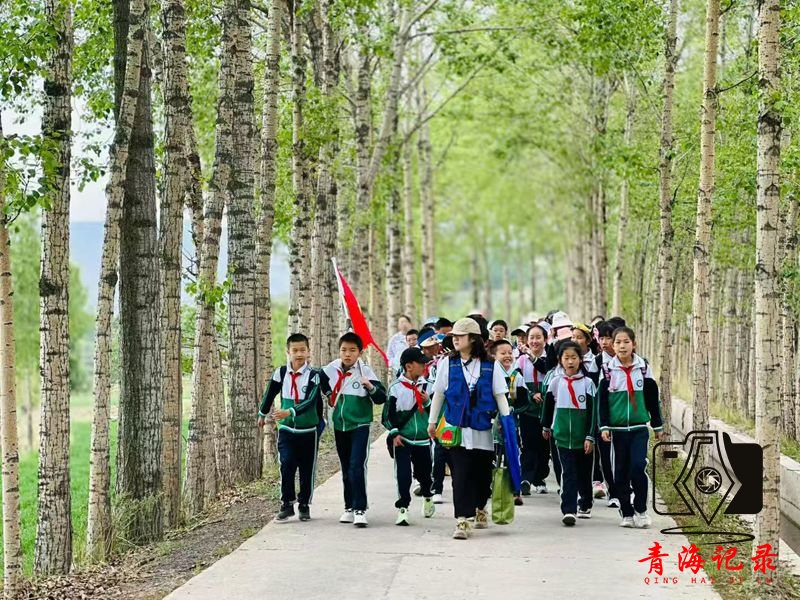 十岁为序 步步生辉——沈那小学四年级学子重走长征路开启成长新篇